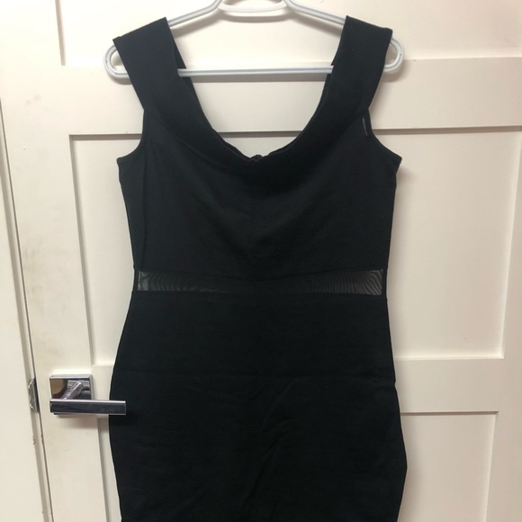 Body-con off-the-shoulder dress - Picture 2 of 5